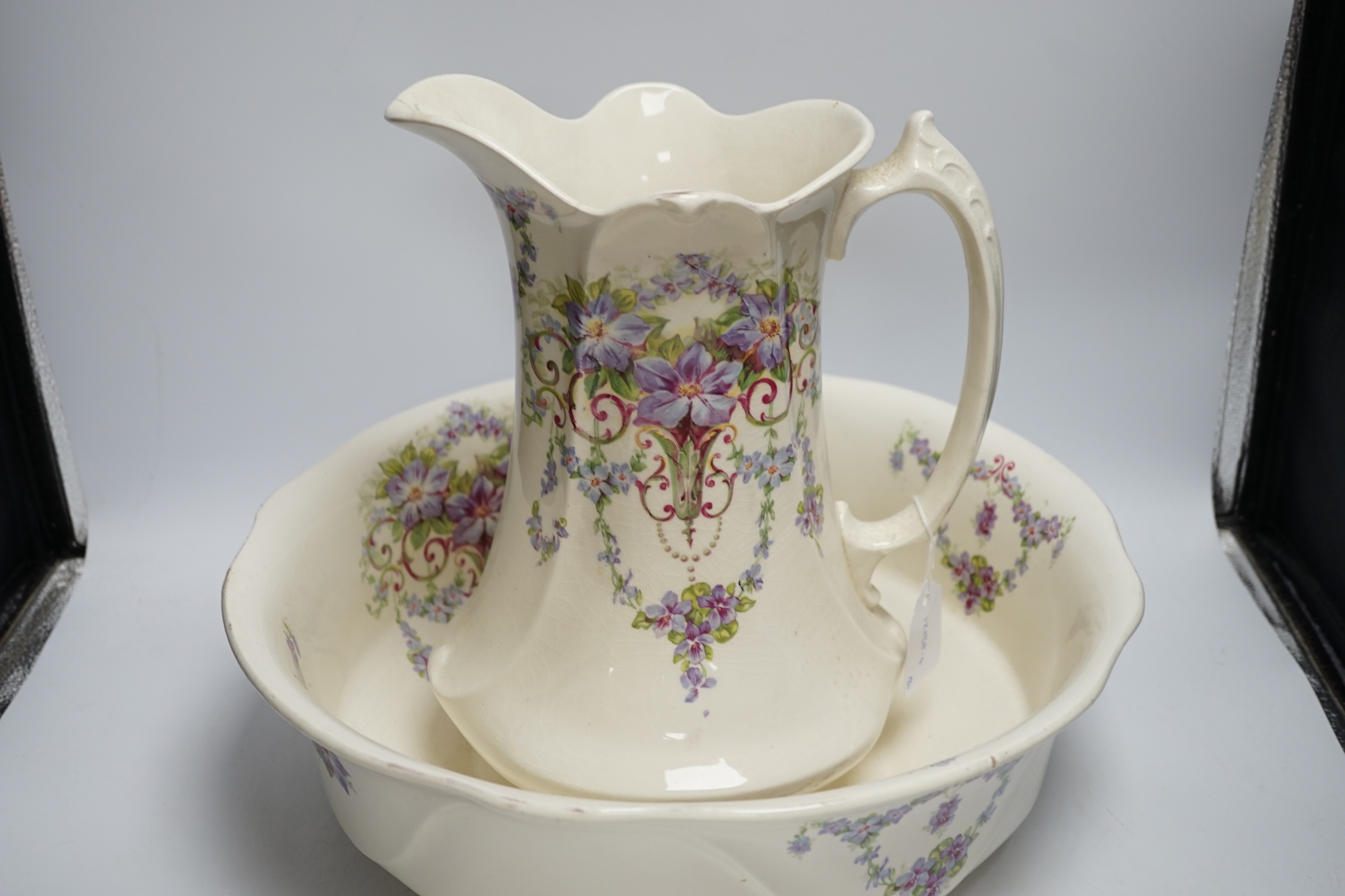 A transfer printed jug and basin and tooth brush holder (3)